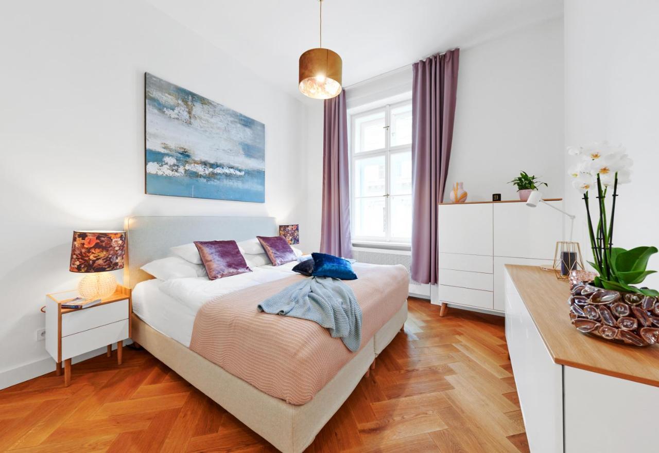 Palace Dlazdena Central Apartment - New Town Prag Exteriör bild